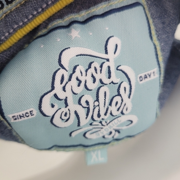 Good Vibes Shirt Men's XL Button Up Slim Fitting New York Short Sleeve Casual - Picture 2 of 9